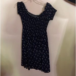 Hollister off the shoulder dress, flexible material
